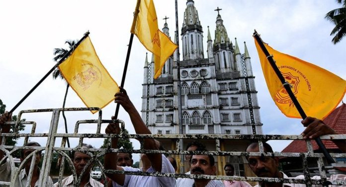 ഓർത്തഡോക്സ് – യാക്കോബ പള്ളിത്തർക്കം ; വടക്കാഞ്ചേരിയിൽ പള്ളികൾ പിടിച്ചെടുക്കാൻ നീക്കം ഓർത്തഡോക്സ് – യാക്കോബ പള്ളിത്തർക്കം ; വടക്കാഞ്ചേരിയിൽ പള്ളികൾ പിടിച്ചെടുക്കാൻ നീക്കം