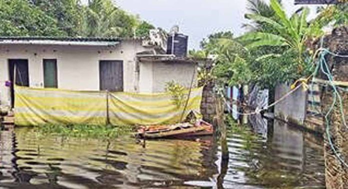 മഴമാറിയാലും വെള്ളക്കെട്ടൊഴിയാതെ അമ്പലപ്പുഴ വടക്ക് ഗ്രാമപ്പഞ്ചായത്ത് മഴമാറിയാലും വെള്ളക്കെട്ടൊഴിയാതെ അമ്പലപ്പുഴ വടക്ക് ഗ്രാമപ്പഞ്ചായത്ത്