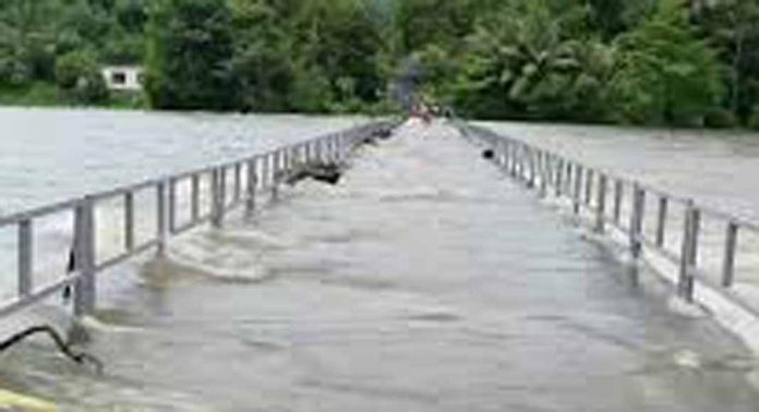 അരയാഞ്ഞിലിമൺ പാലത്തിൻ്റെ നിർമ്മാണ കുരുക്കുകൾ അഴിഞ്ഞു അരയാഞ്ഞിലിമൺ പാലത്തിൻ്റെ നിർമ്മാണ കുരുക്കുകൾ അഴിഞ്ഞു