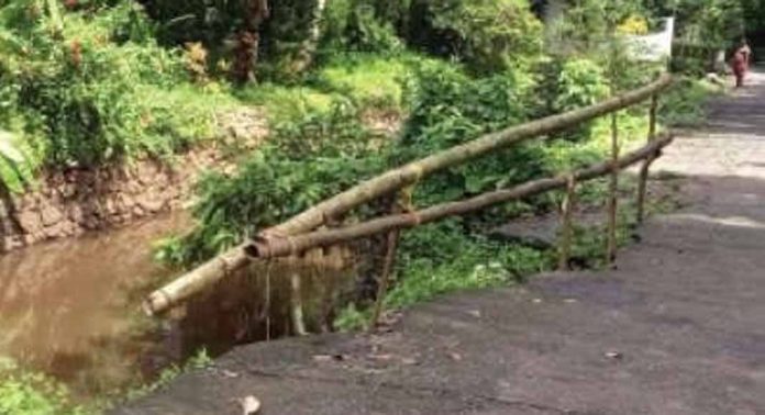 ഇല്ലിമല – മൂഴിക്കൽത്തോടിന്റെ തകർന്ന സംരക്ഷണഭിത്തിയുടെ നിർമാണം വൈകുന്നു ഇല്ലിമല – മൂഴിക്കൽത്തോടിന്റെ തകർന്ന സംരക്ഷണഭിത്തിയുടെ നിർമാണം വൈകുന്നു