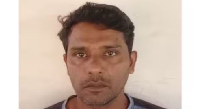 സ്വര്ണ്ണക്കടത്ത് സംഘങ്ങളുടെ ഏറ്റുമുട്ടൽ ; ഫോൺ ഉപയോഗിക്കാതെ ഒളിവിൽ കഴിയുന്നതിനിടെ ഒരു പ്രതികൂടി പിടിയിൽ സ്വര്ണ്ണക്കടത്ത് സംഘങ്ങളുടെ ഏറ്റുമുട്ടൽ ; ഫോൺ ഉപയോഗിക്കാതെ ഒളിവിൽ കഴിയുന്നതിനിടെ ഒരു പ്രതികൂടി പിടിയിൽ