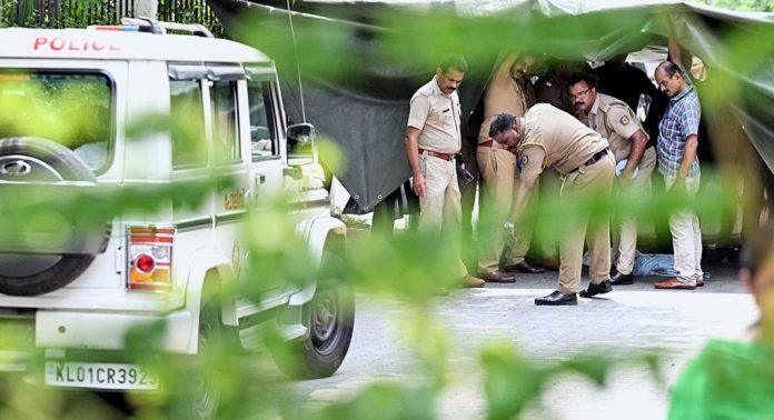 കൊച്ചിയിലെ നവജാത ശിശുവിന്റെ കൊലപാതകം ; അറസ്റ്റിലായ യുവതിയെ ബലാത്സംഗം ചെയ്തെന്ന കേസിൽ മുൻകൂർ ജാമ്യം തേടി യുവാവ് കൊച്ചിയിലെ നവജാത ശിശുവിന്റെ കൊലപാതകം ; അറസ്റ്റിലായ യുവതിയെ ബലാത്സംഗം ചെയ്തെന്ന കേസിൽ മുൻകൂർ ജാമ്യം തേടി യുവാവ്
