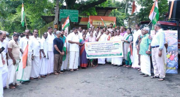 കോഴഞ്ചേരി- തുമ്പമൺ – അടൂർ റോഡ് ആധുനിക രീതിയിൽ നിര്മ്മിക്കണം ; ഇന്ത്യൻ നാഷണൽ കോൺഗ്രസ് കോഴഞ്ചേരി മണ്ഡലം കമ്മിറ്റി കോഴഞ്ചേരി- തുമ്പമൺ – അടൂർ റോഡ് ആധുനിക രീതിയിൽ നിര്മ്മിക്കണം ; ഇന്ത്യൻ നാഷണൽ കോൺഗ്രസ് കോഴഞ്ചേരി മണ്ഡലം കമ്മിറ്റി