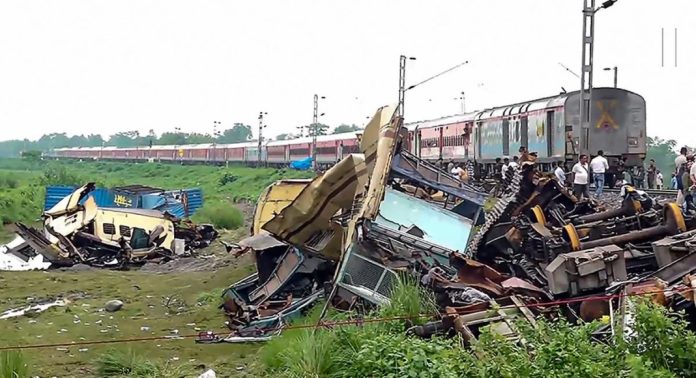 കാഞ്ചൻജംഗ ട്രെയിനപകടം : സംഭവിക്കാൻ കാത്തിരുന്നതെന്ന് റിപ്പോർട്ട് കാഞ്ചൻജംഗ ട്രെയിനപകടം : സംഭവിക്കാൻ കാത്തിരുന്നതെന്ന് റിപ്പോർട്ട്