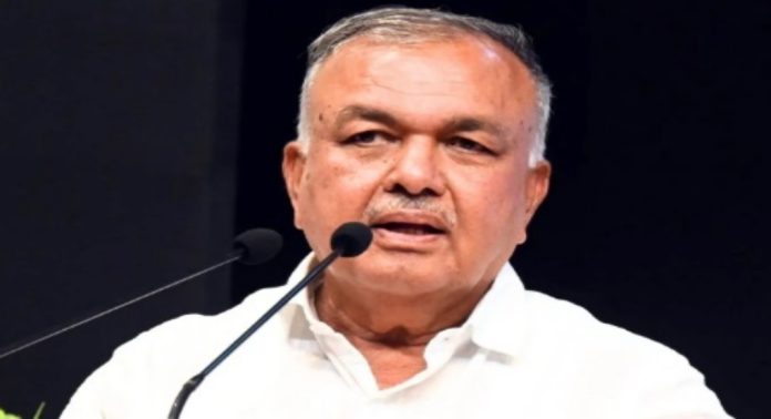 ബസ് ചാർജ് വർധന വേണം , അല്ലെങ്കിൽ നിലനിൽക്കാനാവില്ലെന്ന് കര്ണാടക ആര്ടിസി ; പ്രതികരിച്ച് കർണാടക മന്ത്രി ബസ് ചാർജ് വർധന വേണം , അല്ലെങ്കിൽ നിലനിൽക്കാനാവില്ലെന്ന് കര്ണാടക ആര്ടിസി ; പ്രതികരിച്ച് കർണാടക മന്ത്രി