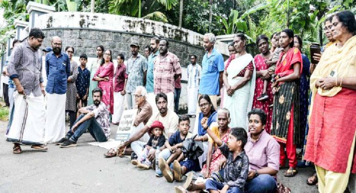 ഗ്രാമപഞ്ചായത്ത് സ്റ്റോപ് മെമ്മോ നൽകി; കടപ്രയിലെ ബിറ്റുമിൻ പ്ലാൻറ് പ്രവർത്തനം നിർത്തിവെച്ചു ഗ്രാമപഞ്ചായത്ത് സ്റ്റോപ് മെമ്മോ നൽകി; കടപ്രയിലെ ബിറ്റുമിൻ പ്ലാൻറ് പ്രവർത്തനം നിർത്തിവെച്ചു