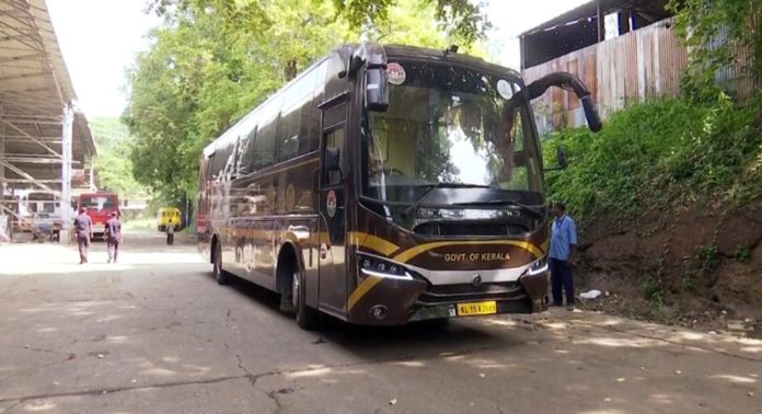 യാത്ര ചെയ്യാൻ ഒരാൾ പോലുമില്ല ; നവകേരള ബസ് സർവീസ് പിന്നെയും മുടങ്ങി യാത്ര ചെയ്യാൻ ഒരാൾ പോലുമില്ല ; നവകേരള ബസ് സർവീസ് പിന്നെയും മുടങ്ങി