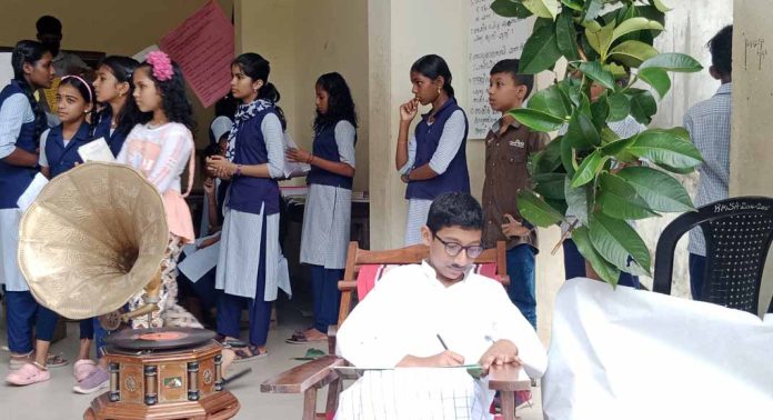 കോന്നി ഗവണ്മെൻ്റ് ഹയർ സെക്കണ്ടറി സ്കൂളില് വൈക്കം മുഹമ്മദ് ബഷീറിൻ്റെ ഓർമ്മദിനം വിപുലമായ പരിപാടികളോടെ ആഘോഷിച്ചു കോന്നി ഗവണ്മെൻ്റ് ഹയർ സെക്കണ്ടറി സ്കൂളില് വൈക്കം മുഹമ്മദ് ബഷീറിൻ്റെ ഓർമ്മദിനം വിപുലമായ പരിപാടികളോടെ ആഘോഷിച്ചു