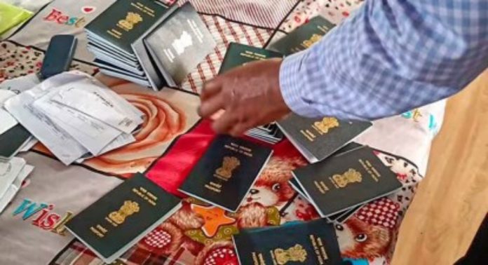 പാസ്പോർട്ട് തട്ടിപ്പ് കേസ് : അന്വേഷണം ക്രൈം ബ്രാഞ്ചിന് വിട്ടു പാസ്പോർട്ട് തട്ടിപ്പ് കേസ് : അന്വേഷണം ക്രൈം ബ്രാഞ്ചിന് വിട്ടു
