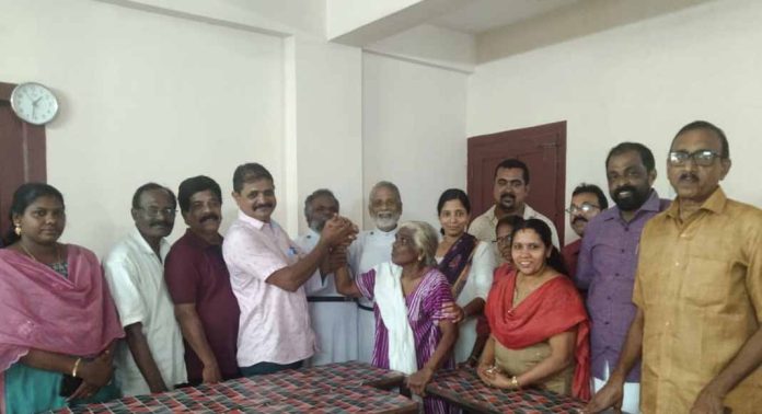 വൃദ്ധ മാതാക്കൾക്ക് സ്നേഹത്തിന്റെ തണലായി റാന്നി ജനമൈത്രി പോലീസ് വൃദ്ധ മാതാക്കൾക്ക് സ്നേഹത്തിന്റെ തണലായി റാന്നി ജനമൈത്രി പോലീസ്