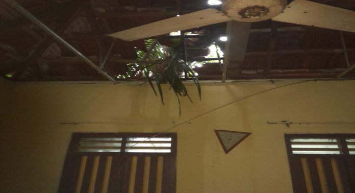 റാന്നി ഇടക്കുളത്ത് ആഞ്ഞിലിമരം വീണ് വീട് തകർന്നു റാന്നി ഇടക്കുളത്ത് ആഞ്ഞിലിമരം വീണ് വീട് തകർന്നു