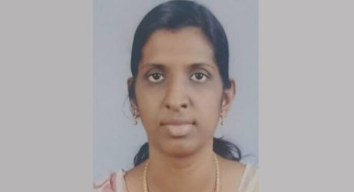 ‘ ധന്യ ഓൺലൈൻ റമ്മിക്ക് അടിമ ; പണം ഉപയോഗിച്ചത് ധൂർത്തിനും ആഢംബരത്തിനും’ – പോലീസ് ‘ ധന്യ ഓൺലൈൻ റമ്മിക്ക് അടിമ ; പണം ഉപയോഗിച്ചത് ധൂർത്തിനും ആഢംബരത്തിനും’ – പോലീസ്