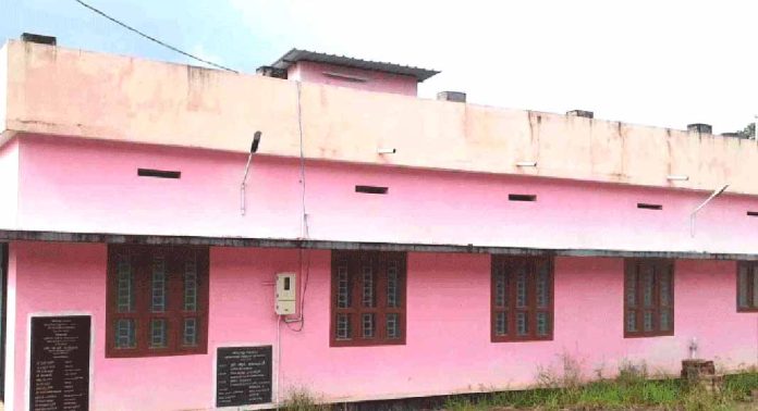 ഉദ്ഘാടനശേഷം ഇതുവരെ തുറന്നു കൊടുത്തിട്ടില്ല ; തിരുവല്ലയില് നിര്മ്മിച്ച ഷീ ലോഡ്ജ് കെട്ടിടം അനാഥം ഉദ്ഘാടനശേഷം ഇതുവരെ തുറന്നു കൊടുത്തിട്ടില്ല ; തിരുവല്ലയില് നിര്മ്മിച്ച ഷീ ലോഡ്ജ് കെട്ടിടം അനാഥം