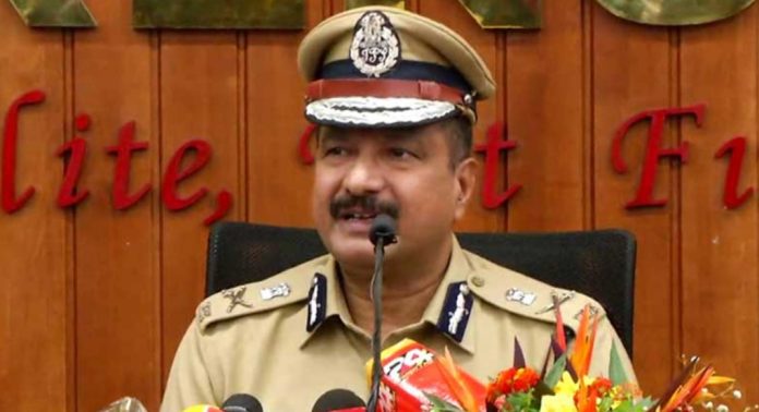 സംസ്ഥാന പോലീസ് മേധാവിയുടെ കാലാവധി നീട്ടിയത് മുഖ്യമന്ത്രിക്ക് മുന്നിൽ പരാതിയുള്ളപ്പോൾ സംസ്ഥാന പോലീസ് മേധാവിയുടെ കാലാവധി നീട്ടിയത് മുഖ്യമന്ത്രിക്ക് മുന്നിൽ പരാതിയുള്ളപ്പോൾ