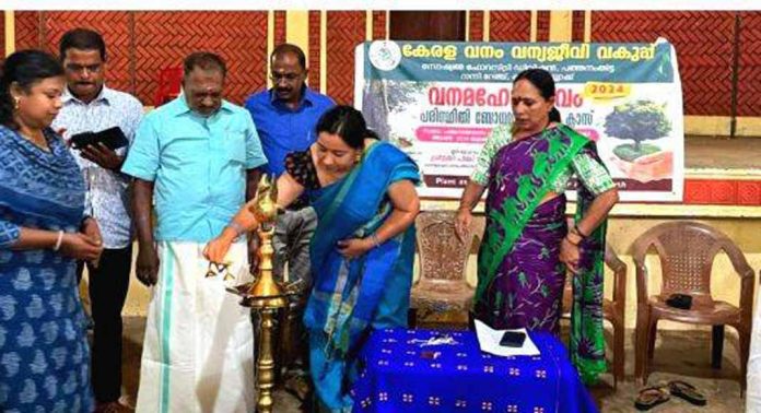 വനമഹോത്സവവും പരിസ്ഥിതി ബോധവത്ക്കരണ ക്ലാസും നടത്തി വനമഹോത്സവവും പരിസ്ഥിതി ബോധവത്ക്കരണ ക്ലാസും നടത്തി