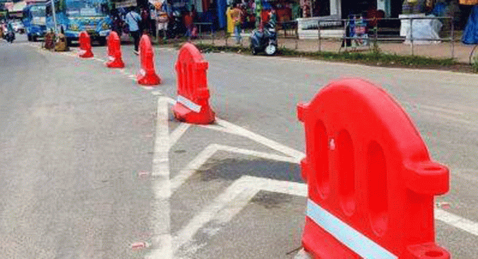 നഗരത്തിൽ ട്രാഫിക്ക് നിയന്ത്രണം കർശനമാക്കി അടൂര് ട്രാഫിക്ക് പോലീസ് നഗരത്തിൽ ട്രാഫിക്ക് നിയന്ത്രണം കർശനമാക്കി അടൂര് ട്രാഫിക്ക് പോലീസ്