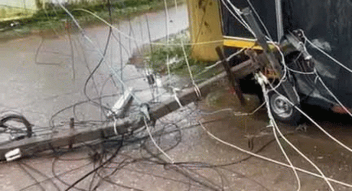 കനത്ത മഴ ; പന്തളത്തും ചെന്നീര്ക്കരയിലും വ്യാപക നാശനഷ്ടം കനത്ത മഴ ; പന്തളത്തും ചെന്നീര്ക്കരയിലും വ്യാപക നാശനഷ്ടം