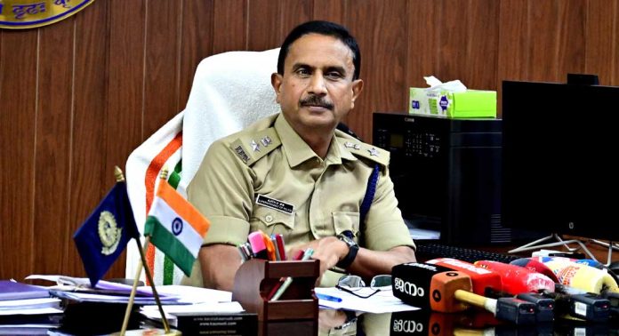 സൈബർ തട്ടിപ്പുകൾക്കെതിരെ ജനങ്ങൾ ജാഗരൂകരാവണം : ജില്ലാ പോലീസ് മേധാവി സൈബർ തട്ടിപ്പുകൾക്കെതിരെ ജനങ്ങൾ ജാഗരൂകരാവണം : ജില്ലാ പോലീസ് മേധാവി