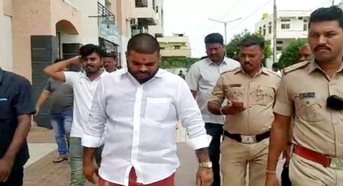 സർക്കാർ പദ്ധതിയിലെ 2.6 കോടി രൂപയുടെ അരി മോഷണം പോയി ; ബി.ജെ.പി നേതാവ് അറസ്റ്റിൽ സർക്കാർ പദ്ധതിയിലെ 2.6 കോടി രൂപയുടെ അരി മോഷണം പോയി ; ബി.ജെ.പി നേതാവ് അറസ്റ്റിൽ