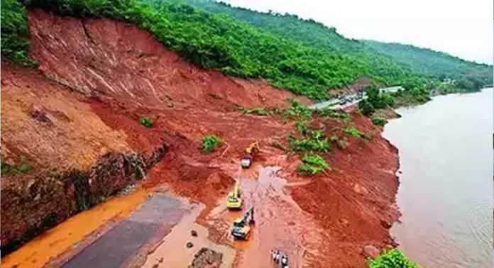 നദിയിൽ ടാങ്കർ സ്ഫോടനം ഉണ്ടായിട്ടില്ല ; കണ്ടെടുത്ത മൃതദേഹങ്ങളിൽ പൊള്ളലേറ്റ പാടുകളില്ലെന്ന് കാർവാർ എസ്പി നദിയിൽ ടാങ്കർ സ്ഫോടനം ഉണ്ടായിട്ടില്ല ; കണ്ടെടുത്ത മൃതദേഹങ്ങളിൽ പൊള്ളലേറ്റ പാടുകളില്ലെന്ന് കാർവാർ എസ്പി