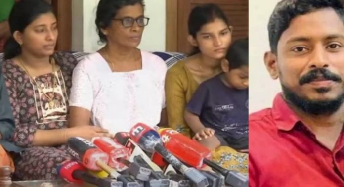 അർജുനെ കണ്ടെത്തുന്നത് വരെ തിരച്ചിൽ തുടരണമെന്ന് കുടുംബം അർജുനെ കണ്ടെത്തുന്നത് വരെ തിരച്ചിൽ തുടരണമെന്ന് കുടുംബം