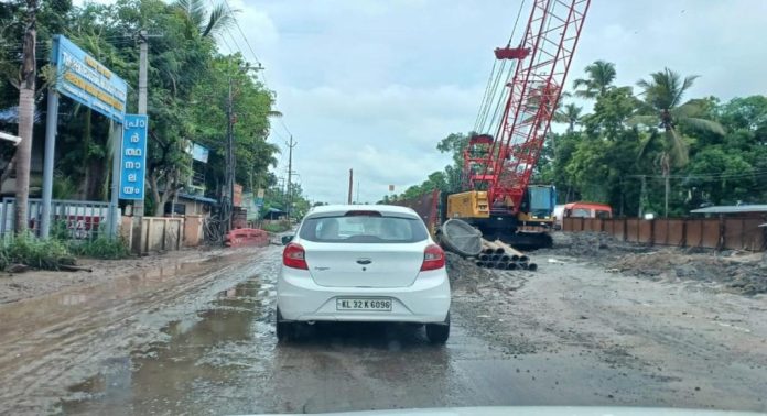 അരൂർ -തുറവൂർ ദേശീയപാത : ഗതാഗത നിയന്ത്രണം തുടരുന്നു ; ഇന്നും നാളെയും റോഡ് അടച്ചിടും അരൂർ -തുറവൂർ ദേശീയപാത : ഗതാഗത നിയന്ത്രണം തുടരുന്നു ; ഇന്നും നാളെയും റോഡ് അടച്ചിടും