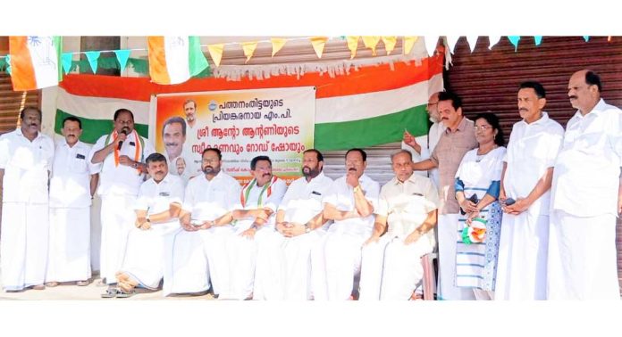 ആന്റോ ആന്റണി എം.പിക്ക് ആറന്മുള നിയോജക മണ്ഡലത്തില് സ്വീകരണം നല്കി ആന്റോ ആന്റണി എം.പിക്ക് ആറന്മുള നിയോജക മണ്ഡലത്തില് സ്വീകരണം നല്കി