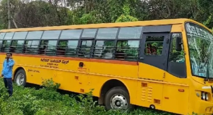 വാഹനം ഓടിക്കുന്നതിനിടെ സ്കൂൾ ബസ് ഡ്രൈവർക്ക് ഹൃദയാഘാതം ; 20 കുട്ടികളെ രക്ഷിച്ച ശേഷം മരണത്തിന് കീഴടങ്ങി വാഹനം ഓടിക്കുന്നതിനിടെ സ്കൂൾ ബസ് ഡ്രൈവർക്ക് ഹൃദയാഘാതം ; 20 കുട്ടികളെ രക്ഷിച്ച ശേഷം മരണത്തിന് കീഴടങ്ങി