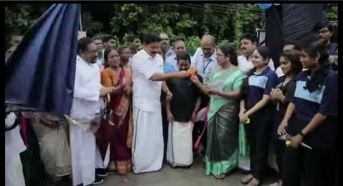 പഴവങ്ങാടി എസ് സി ഹയർ സെക്കൻഡറി സ്കൂളിലേക്ക് പുതുതായി നിർമ്മിച്ച പാലത്തിൻ്റെ ഉദ്ഘാടനം മന്ത്രി റോഷി അഗസ്റ്റിൻ നിർവഹിച്ചു പഴവങ്ങാടി എസ് സി ഹയർ സെക്കൻഡറി സ്കൂളിലേക്ക് പുതുതായി നിർമ്മിച്ച പാലത്തിൻ്റെ ഉദ്ഘാടനം മന്ത്രി റോഷി അഗസ്റ്റിൻ നിർവഹിച്ചു