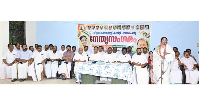 കേന്ദ്രത്തിലും കേരളത്തിലും അധികാരത്തിലിരിക്കുന്നത് ദിശാബോധമില്ലാത്ത സര്ക്കാരുകള് : അഡ്വ. ഷാനിമോള് ഉസ്മാന് എക്സ് എം.എല്.എ കേന്ദ്രത്തിലും കേരളത്തിലും അധികാരത്തിലിരിക്കുന്നത് ദിശാബോധമില്ലാത്ത സര്ക്കാരുകള് : അഡ്വ. ഷാനിമോള് ഉസ്മാന് എക്സ് എം.എല്.എ