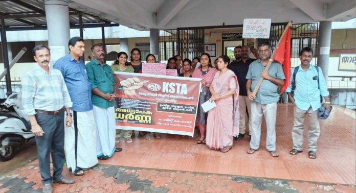 കെഎസ്ടിഎ റാന്നി ഉപജില്ലാ വിദ്യാഭ്യാസ ഓഫീസിനു മുമ്പിൽ ധർണ നടത്തി കെഎസ്ടിഎ റാന്നി ഉപജില്ലാ വിദ്യാഭ്യാസ ഓഫീസിനു മുമ്പിൽ ധർണ നടത്തി