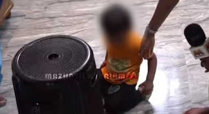അർജുന്റെ കുട്ടിയുടെ പ്രതികരണം എടുത്ത യൂട്യൂബ് ചാനലിനെതിരെ ബാലാവകാശ കമ്മീഷൻ കേസെടുത്തു അർജുന്റെ കുട്ടിയുടെ പ്രതികരണം എടുത്ത യൂട്യൂബ് ചാനലിനെതിരെ ബാലാവകാശ കമ്മീഷൻ കേസെടുത്തു