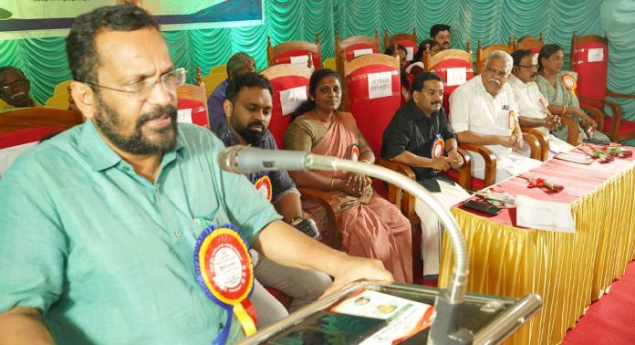 പട്ടയത്തിനായുള്ള സംയുക്ത പരിശോധന ; ജൂലൈ 31 ന് മുന്പായി അപേക്ഷ സമര്പ്പിക്കണം : മന്ത്രി കെ. രാജന് പട്ടയത്തിനായുള്ള സംയുക്ത പരിശോധന ; ജൂലൈ 31 ന് മുന്പായി അപേക്ഷ സമര്പ്പിക്കണം : മന്ത്രി കെ. രാജന്