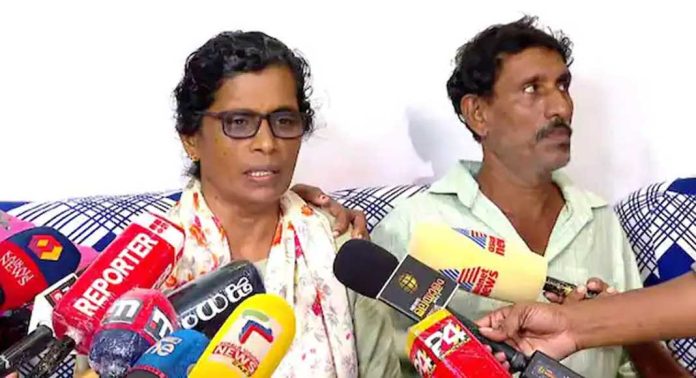 എന്തിനാണ് സൈന്യത്തെ അങ്ങോട്ട് അയച്ചത്? ; മകൻ ജീവനോടെ തിരികെ വരുമെന്ന പ്രതീക്ഷ അവസാനിച്ചു – അർജുന്റെ അമ്മ എന്തിനാണ് സൈന്യത്തെ അങ്ങോട്ട് അയച്ചത്? ; മകൻ ജീവനോടെ തിരികെ വരുമെന്ന പ്രതീക്ഷ അവസാനിച്ചു – അർജുന്റെ അമ്മ