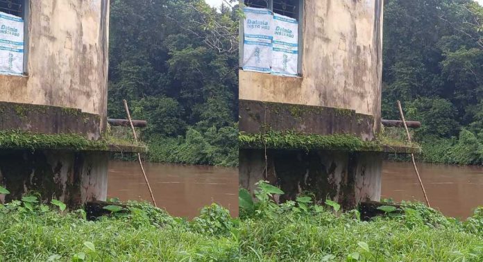 അധികാരികളുടെ അറിവോടെ കുടിവെള്ളം മലിനമാക്കുന്നു അധികാരികളുടെ അറിവോടെ കുടിവെള്ളം മലിനമാക്കുന്നു