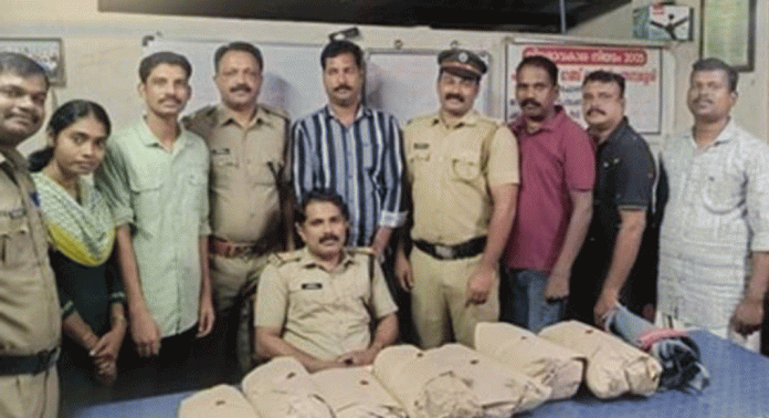 ചങ്ങനാശ്ശേരിയിൽ എക്സൈസിന്റെ വൻ കഞ്ചാവ് വേട്ട ചങ്ങനാശ്ശേരിയിൽ എക്സൈസിന്റെ വൻ കഞ്ചാവ് വേട്ട