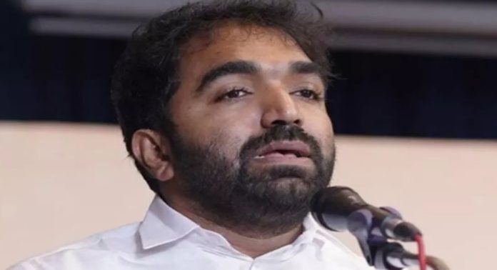 ആകെയുള്ള പിടിവള്ളിയും പോയി ; യൂത്ത് കോൺഗ്രസ് സംസ്ഥാന നേതൃത്വത്തിനെതിരെ സമാന്തരനീക്കം ശക്തമാക്കി ചാണ്ടി ഉമ്മൻ ആകെയുള്ള പിടിവള്ളിയും പോയി ; യൂത്ത് കോൺഗ്രസ് സംസ്ഥാന നേതൃത്വത്തിനെതിരെ സമാന്തരനീക്കം ശക്തമാക്കി ചാണ്ടി ഉമ്മൻ
