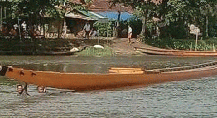 നെഹ്റു ട്രോഫിക്കായി ആയാപറമ്പ് വലിയദിവാൻജി ചുണ്ടൻ നീരണിഞ്ഞു നെഹ്റു ട്രോഫിക്കായി ആയാപറമ്പ് വലിയദിവാൻജി ചുണ്ടൻ നീരണിഞ്ഞു