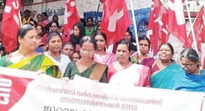 അങ്കണവാടി വർക്കേഴ്സ് ആൻഡ് ഹെൽപ്പേഴ്സ് അസോസിയേഷൻ ചെങ്ങന്നൂർ മുഖ്യ തപാൽ ഓഫീസിലേക്ക് മാർച്ച് നടത്തി അങ്കണവാടി വർക്കേഴ്സ് ആൻഡ് ഹെൽപ്പേഴ്സ് അസോസിയേഷൻ ചെങ്ങന്നൂർ മുഖ്യ തപാൽ ഓഫീസിലേക്ക് മാർച്ച് നടത്തി