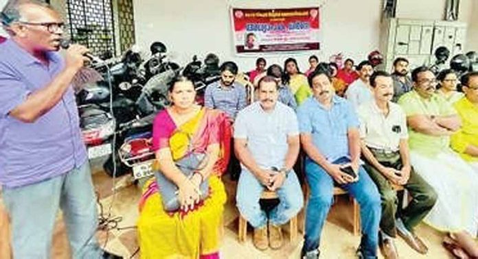 കെ.എസ്.ടി.എ. ചെങ്ങന്നൂർ ഉപജില്ലാ കമ്മിറ്റി സായാഹ്നധർണ നടത്തി കെ.എസ്.ടി.എ. ചെങ്ങന്നൂർ ഉപജില്ലാ കമ്മിറ്റി സായാഹ്നധർണ നടത്തി