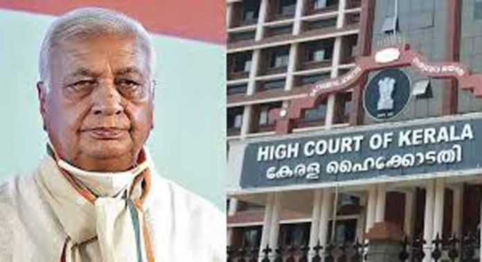 കേരള സര്വകലാശാല സെനറ്റിലേക്ക് നാലുപേരെ നിയമിച്ച ചാൻസലറായ ഗവർണറുടെ നടപടി ചോദ്യം ചെയ്ത് എസ്എഫ്ഐ നൽകിയ ഹർജി ഹൈക്കോടതി ഫയലിൽ സ്വീകരിച്ചു കേരള സര്വകലാശാല സെനറ്റിലേക്ക് നാലുപേരെ നിയമിച്ച ചാൻസലറായ ഗവർണറുടെ നടപടി ചോദ്യം ചെയ്ത് എസ്എഫ്ഐ നൽകിയ ഹർജി ഹൈക്കോടതി ഫയലിൽ സ്വീകരിച്ചു