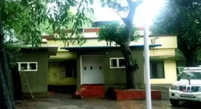 കാസർകോട് സ്കൂൾ വരാന്തയിൽ ഒരു ദിവസം പ്രായമുള്ള കുഞ്ഞിനെ ഉപേക്ഷിച്ചു കാസർകോട് സ്കൂൾ വരാന്തയിൽ ഒരു ദിവസം പ്രായമുള്ള കുഞ്ഞിനെ ഉപേക്ഷിച്ചു