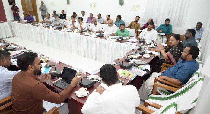 സര്വെ പൂര്ത്തിയായ ഭൂമിയുടെ കരം അടയ്ക്കാന് നടപടി സ്വീകരിക്കും : റവന്യു മന്ത്രി സര്വെ പൂര്ത്തിയായ ഭൂമിയുടെ കരം അടയ്ക്കാന് നടപടി സ്വീകരിക്കും : റവന്യു മന്ത്രി