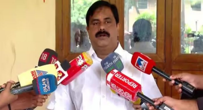 ‘കോഴിക്കോട്ടെ സിപിഎമ്മിൽ മാഫിയകൾ തമ്മിലെ തർക്കം ; പിഎസ്സി അംഗത്വം തൂക്കിവിൽക്കുന്നു ‘ – ഡിസിസി പ്രസിഡന്റ് ‘കോഴിക്കോട്ടെ സിപിഎമ്മിൽ മാഫിയകൾ തമ്മിലെ തർക്കം ; പിഎസ്സി അംഗത്വം തൂക്കിവിൽക്കുന്നു ‘ – ഡിസിസി പ്രസിഡന്റ്