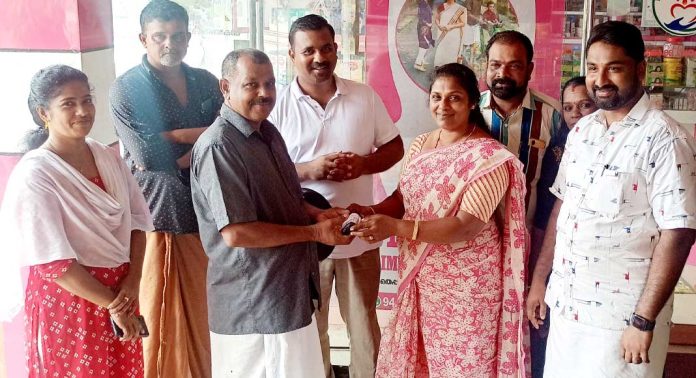 കണ്ണട വിതരണം ഉത്ഘാടനം ചെയ്തു കണ്ണട വിതരണം ഉത്ഘാടനം ചെയ്തു