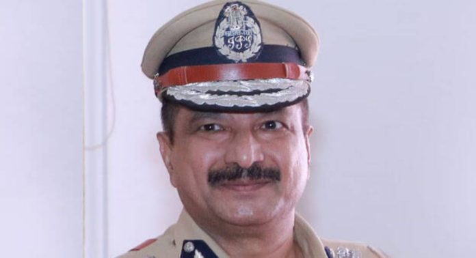 ഭൂമി ഇടപാട് : ’ഡിജിപിക്കെതിരെ മുഖ്യമന്ത്രിക്കും പരാതി നൽകിയിരുന്നു’ ; തുടർനടപടി ഉണ്ടായില്ലെന്ന് പരാതിക്കാരന് ഭൂമി ഇടപാട് : ’ഡിജിപിക്കെതിരെ മുഖ്യമന്ത്രിക്കും പരാതി നൽകിയിരുന്നു’ ; തുടർനടപടി ഉണ്ടായില്ലെന്ന് പരാതിക്കാരന്