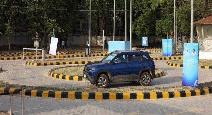 തീർപ്പുകൽപ്പിക്കാതെ 3000-ലധികം അപേക്ഷകൾ ; ഇനി ശനിയാഴ്ചയും ഡ്രൈവിംഗ് ടെസ്റ്റുകൾ നടത്തും തീർപ്പുകൽപ്പിക്കാതെ 3000-ലധികം അപേക്ഷകൾ ; ഇനി ശനിയാഴ്ചയും ഡ്രൈവിംഗ് ടെസ്റ്റുകൾ നടത്തും