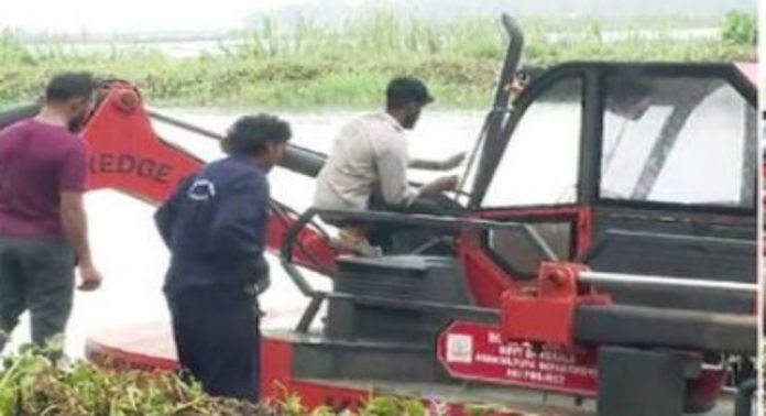 ‘തൃശൂരിലെ ഡ്രഡ്ജറും ഉപയോഗിക്കാൻ വെല്ലുവിളികളേറെ ; ഒഴുക്ക് 4 നോട്ട്സ് കൂടിയാൽ പ്രയാസമാകും’ ; ഉദ്യോഗസ്ഥൻ എൻ നിഖിൽ ‘തൃശൂരിലെ ഡ്രഡ്ജറും ഉപയോഗിക്കാൻ വെല്ലുവിളികളേറെ ; ഒഴുക്ക് 4 നോട്ട്സ് കൂടിയാൽ പ്രയാസമാകും’ ; ഉദ്യോഗസ്ഥൻ എൻ നിഖിൽ