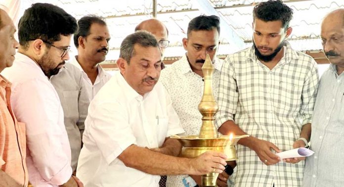 ആങ്ങമൂഴിയിൽ ആരോഗ്യ സെമിനാറും മെഡിക്കൽ ക്യാമ്പും നടത്തി ആങ്ങമൂഴിയിൽ ആരോഗ്യ സെമിനാറും മെഡിക്കൽ ക്യാമ്പും നടത്തി