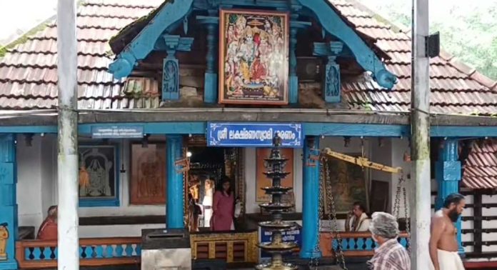 തൃശൂർ തിരുവില്വാമലയിൽ ക്ഷേത്രത്തിൽ മോഷണം ; കൗണ്ടറിൽ സൂക്ഷിച്ച ഒരു ലക്ഷത്തിലധികം രൂപ നഷ്ടപ്പെട്ടു തൃശൂർ തിരുവില്വാമലയിൽ ക്ഷേത്രത്തിൽ മോഷണം ; കൗണ്ടറിൽ സൂക്ഷിച്ച ഒരു ലക്ഷത്തിലധികം രൂപ നഷ്ടപ്പെട്ടു